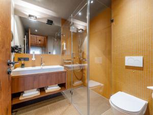 Koupelna v ubytování Tauern Suites Mitterwirt TOP 122 + 27 fotografií