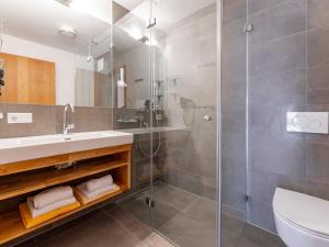 Koupelna v ubytování Tauern Suites Mitterwirt TOP 211 + 20 fotografií