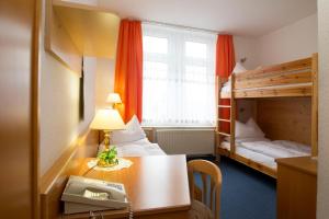 Postel nebo postele na pokoji v ubytování Hotel Heinz