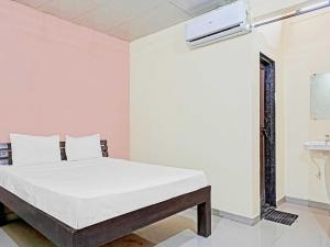 a white bedroom with a bed and a sink at Hotel O Sai Lodge in Méribel Village