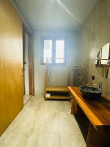 Ένα μπάνιο στο Cozy room Z in uluwatu 3 mins to beach