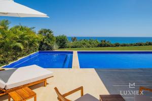 圣何塞德尔卡沃Stunning 11Bd Villa Fully Staffed, Indoor Tennis and More的海景别墅 - 带游泳池