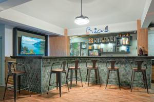 Lounge nebo bar v ubytování Ria Hotel