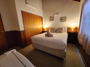 Postel nebo postele na pokoji v ubytování Affordable Double Room Walking Distance to Town