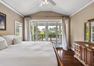 Ένα ή περισσότερα κρεβάτια σε δωμάτιο στο Villa Skylar +29 φωτογραφίες