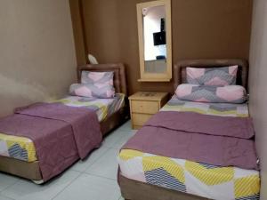 Postel nebo postele na pokoji v ubytování Hotel Arut Syariah