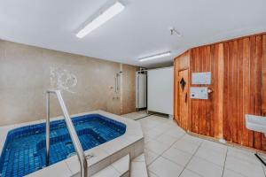 Bazén v ubytování The Rocks Resort Unit 3D nebo v jeho okolí