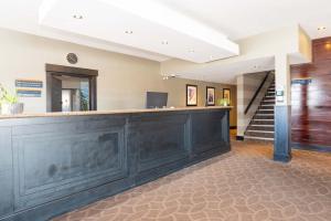 Lobi atau kawasan kaunter penerimaan di Sandman Hotel Cranbrook