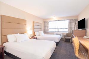Katil atau katil-katil dalam bilik di Sandman Hotel Cranbrook