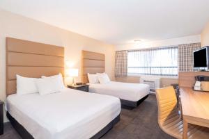 Katil atau katil-katil dalam bilik di Sandman Hotel Cranbrook