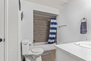Koupelna v ubytování 1bed Apartmentwifisleeps6wdpool