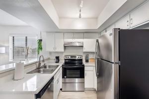 Kuchyň nebo kuchyňský kout v ubytování 1bed Apartmentwifisleeps6wdpool