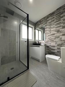 Ένα μπάνιο στο Homelike Townhouse