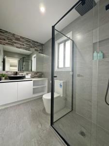 Ένα μπάνιο στο Homelike Townhouse