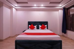 Postel nebo postele na pokoji v ubytování Hotel O Pari Residency