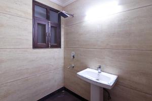 Koupelna v ubytování Hotel O Pari Residency