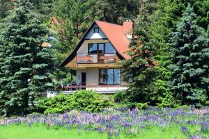Vonkajšia záhrada v ubytovaní Cottage right next to the forest with a beautiful view of the valley