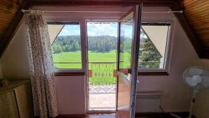 Vonkajšia záhrada v ubytovaní Cottage right next to the forest with a beautiful view of the valley