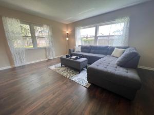Χώρος καθιστικού στο Host Hubble Private Rooms in Southern Lakeland