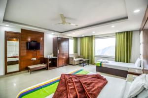 Ένα ή περισσότερα κρεβάτια σε δωμάτιο στο Deep Hotel