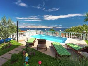 Bazén v ubytování Apartment in Senj with Stunning Sea Views nebo v jeho okolí + 33 fotografií
