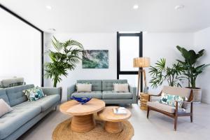 a living room with couches and tables and plants at Gorvorana 3 - Piscina privada, BBQ in Realejo Bajo