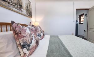 Gallery image of Oak Cottage with Mountain Views in Bot River in Vredendal