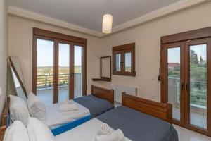 Postel nebo postele na pokoji v ubytování Artemis Oasis Villa with private Pool
