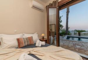 Postel nebo postele na pokoji v ubytování Artemis Oasis Villa with private Pool