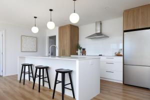 Kuchyň nebo kuchyňský kout v ubytování Berryfields Luxury Gem - New Home Richmond