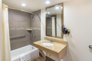Koupelna v ubytování Quality Inn Amarillo I-40 East