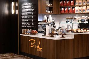 Martinique New York on Broadway, Curio Collection by Hilton的咖啡和沏茶工具