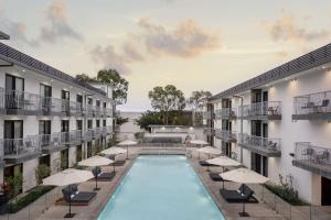 The Lum Hotel Los Angeles Stadium District内部或周边的泳池