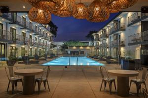 The Lum Hotel Los Angeles Stadium District内部或周边的泳池