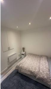 Ảnh trong thư viện ảnh của Luxurious & Beautiful Room With Double Bed-Own TV ở Northfleet