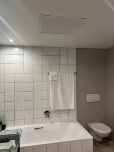 Ένα μπάνιο στο The Circa Hotel +20 φωτογραφίες