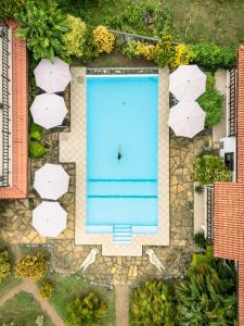 Bazén v ubytování Green Parrot Beach Resort nebo v jeho okolí