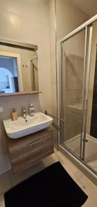Koupelna v ubytování Vienna Airport Residences + 30 fotografií
