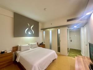 Voodi või voodid majutusasutuse Sparks Life Jakarta, ARTOTEL Curated toas