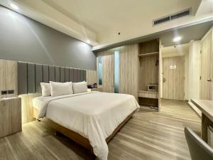 Voodi või voodid majutusasutuse Sparks Life Jakarta, ARTOTEL Curated toas