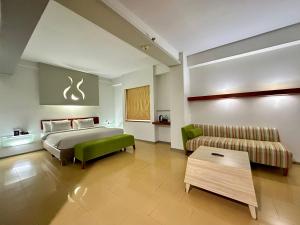 Voodi või voodid majutusasutuse Sparks Life Jakarta, ARTOTEL Curated toas
