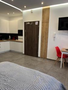 Televízia a/alebo spoločenská miestnosť v ubytovaní Apartamenty Wierzbowa 5