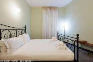 A bed or beds in a room at Brera Apartments in Garibaldi