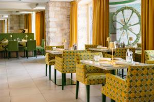 Restoran või mõni muu söögikoht majutusasutuses Hotel Lemongarden - Adults Only