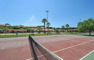a tennis court with a net on top of it at 2 Bedroom Stunning Apartment In Isola Capo Rizzuto in Isola Capo Rizzuto +17 photos