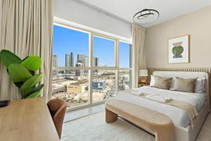 Ένα ή περισσότερα κρεβάτια σε δωμάτιο στο Silkhaus Luxury 2BR in Marina Heights near Canal