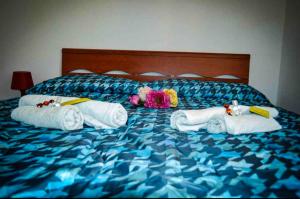 two stuffed animals laying on a bed with towels at House of the sea in Chiavari