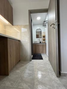 Kuchnia lub aneks kuchenny w obiekcie Capostango Apartments - Stunning Views of Libyan Sea