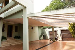 awning over a porch of a house with a bike under it at Mansão Adalgisa in Osasco