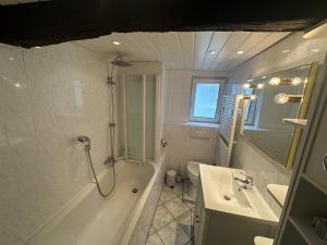 Koupelna v ubytování IFAM - Ihr Ferienhaus am Main + 21 fotografií